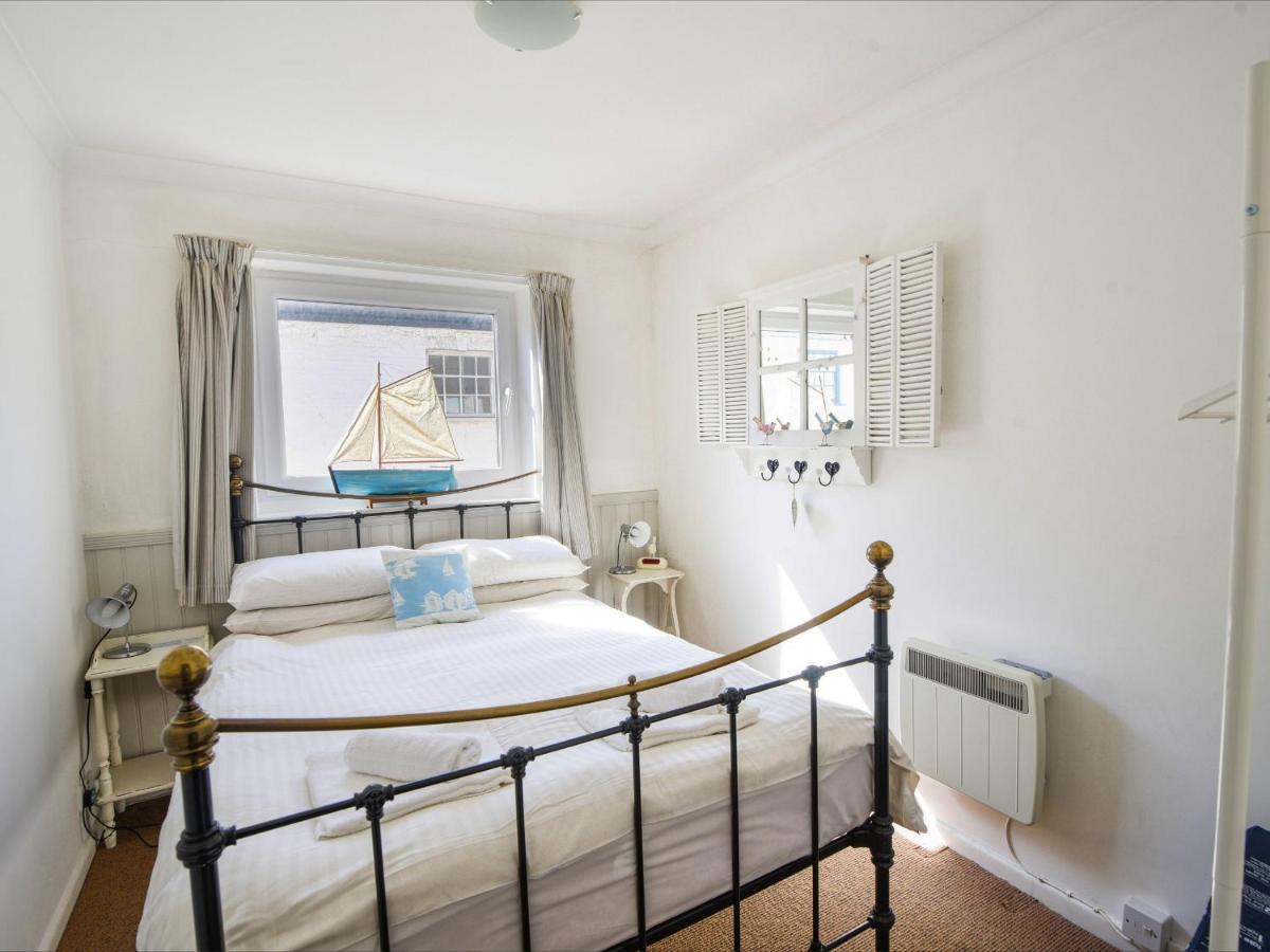 1 Bay View Court * Lyme Regis