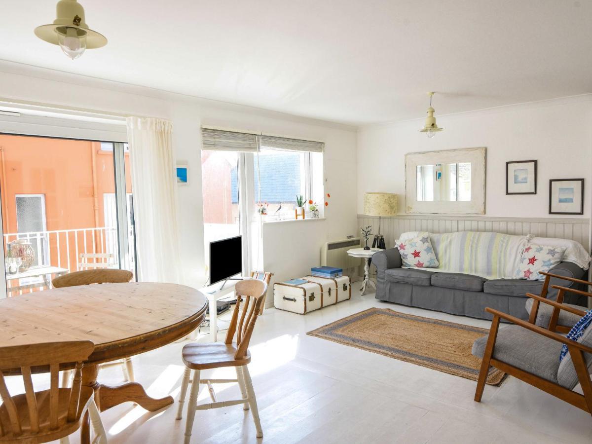 Apartment 1 Bay View Court *