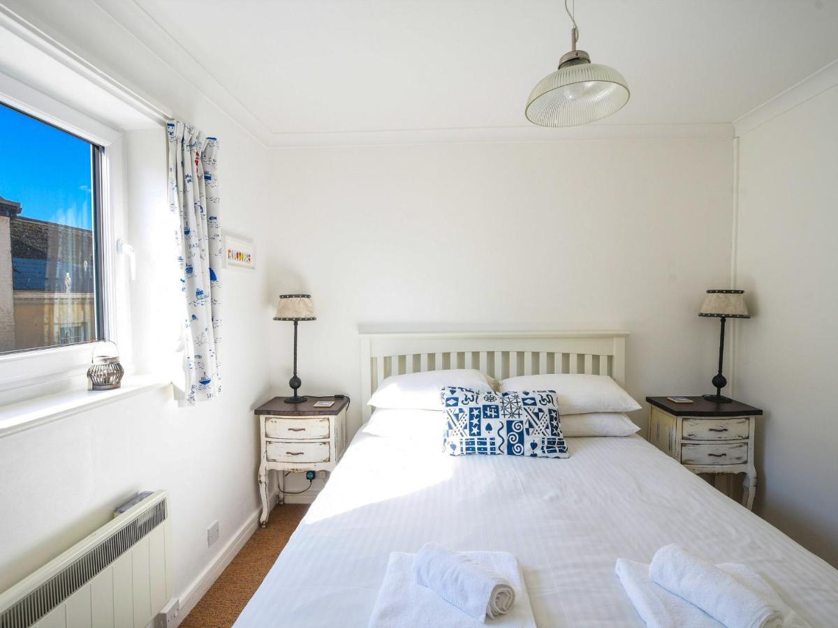 1 Bay View Court * Lyme Regis
